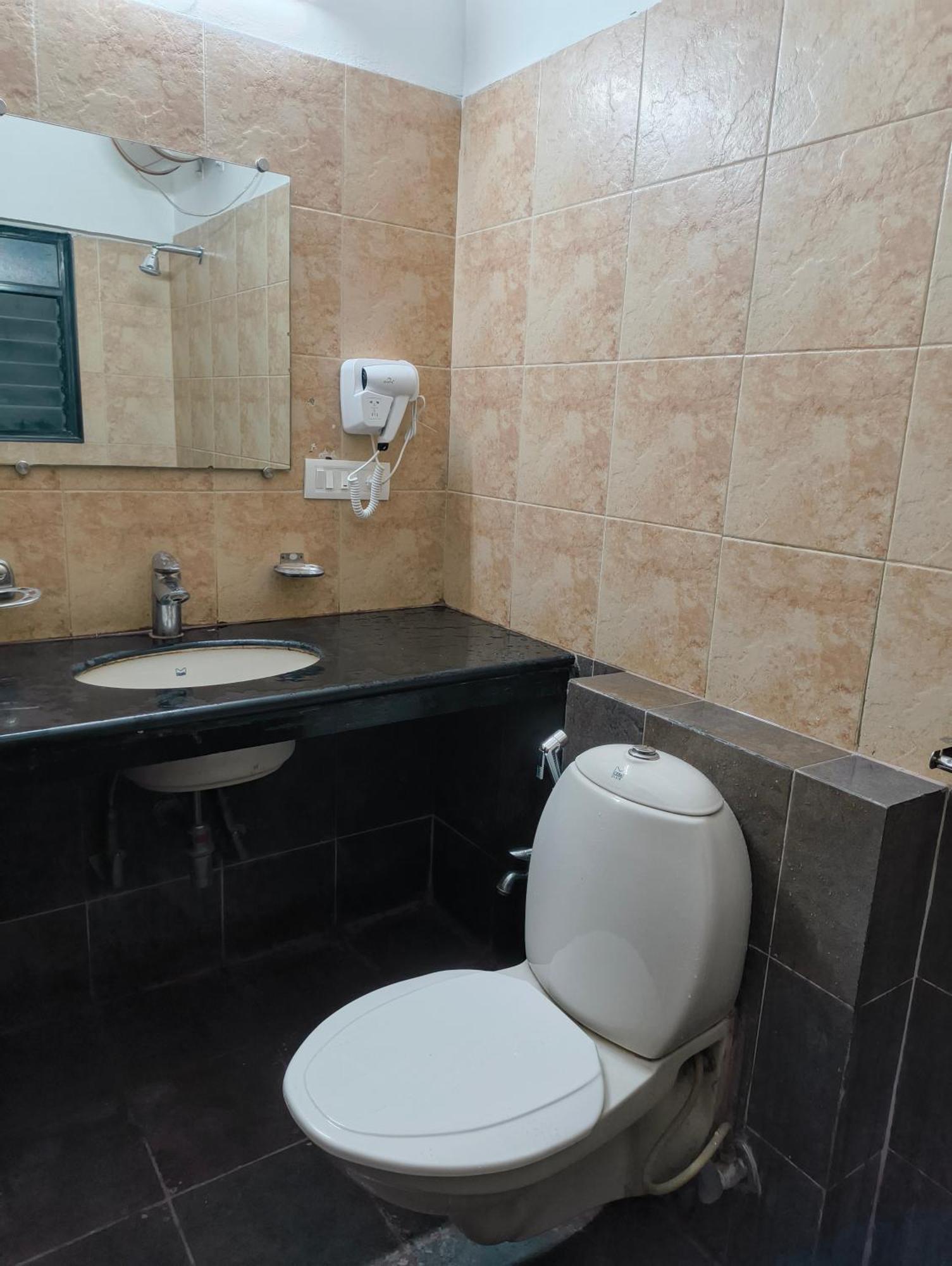 Hoshtel99 - Lux - Stay, Cowork And Cafe - Luxurious Bungalow Poona Buitenkant foto