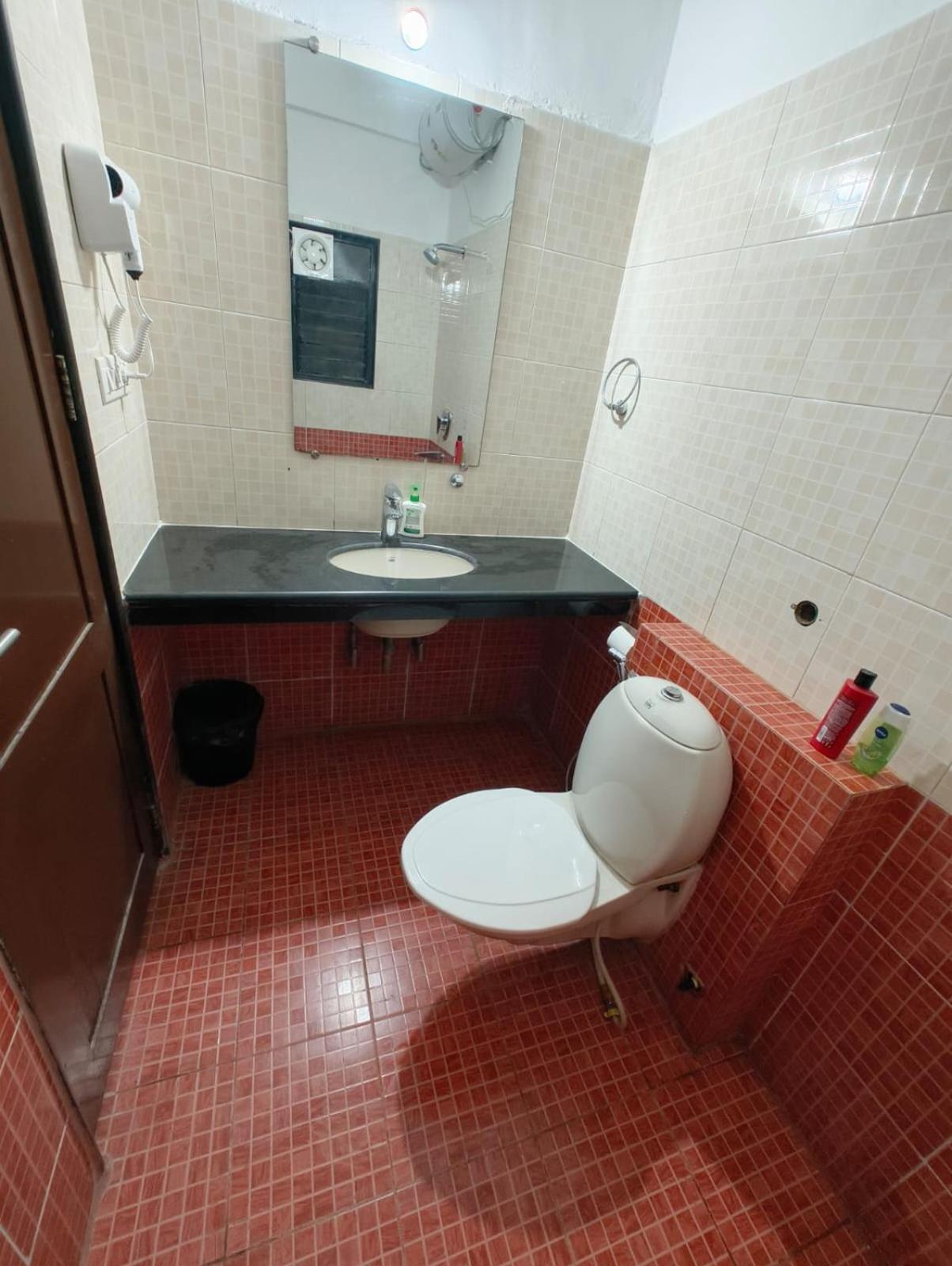 Hoshtel99 - Lux - Stay, Cowork And Cafe - Luxurious Bungalow Poona Buitenkant foto