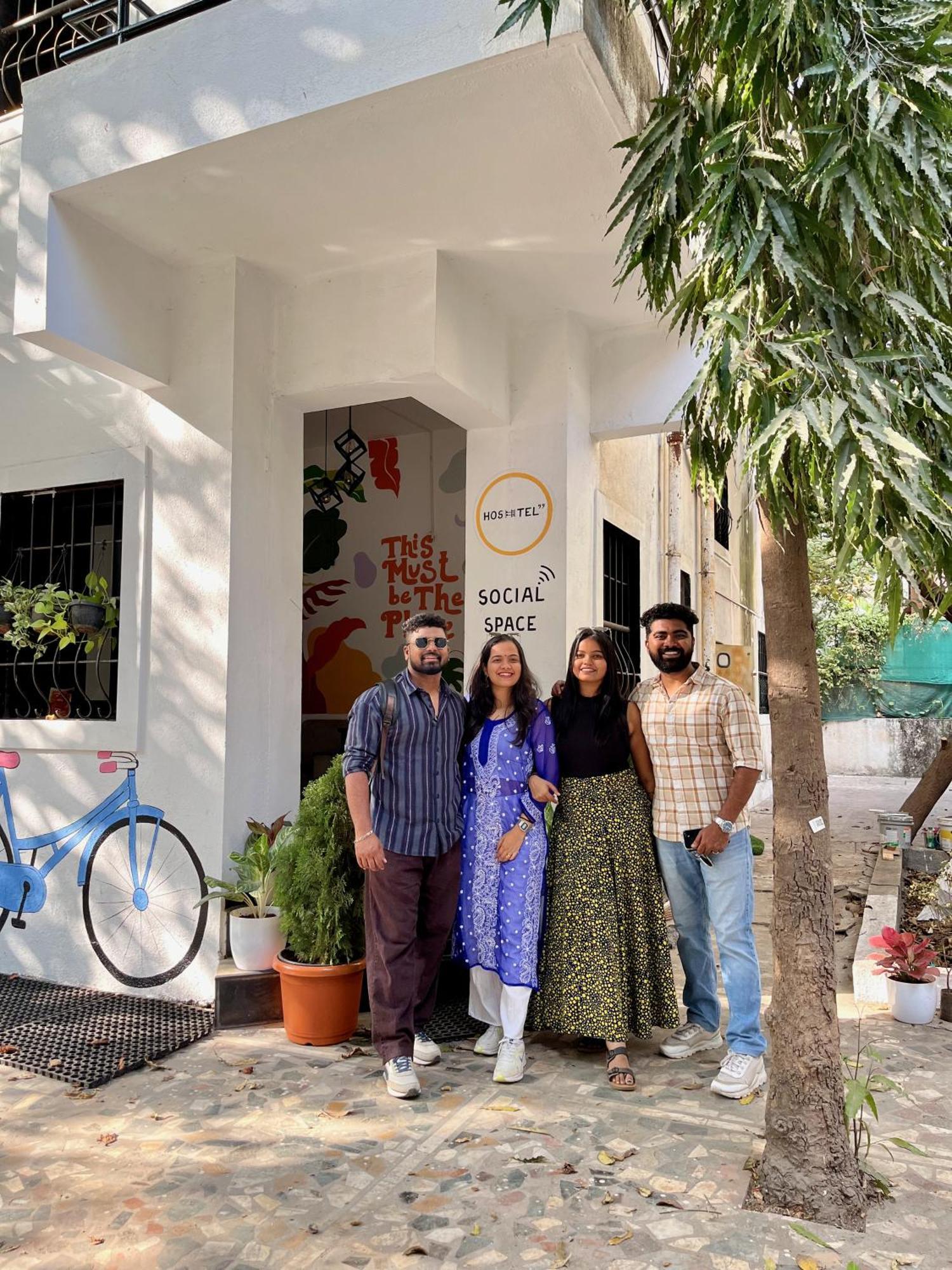 Hoshtel99 - Lux - Stay, Cowork And Cafe - Luxurious Bungalow Poona Buitenkant foto