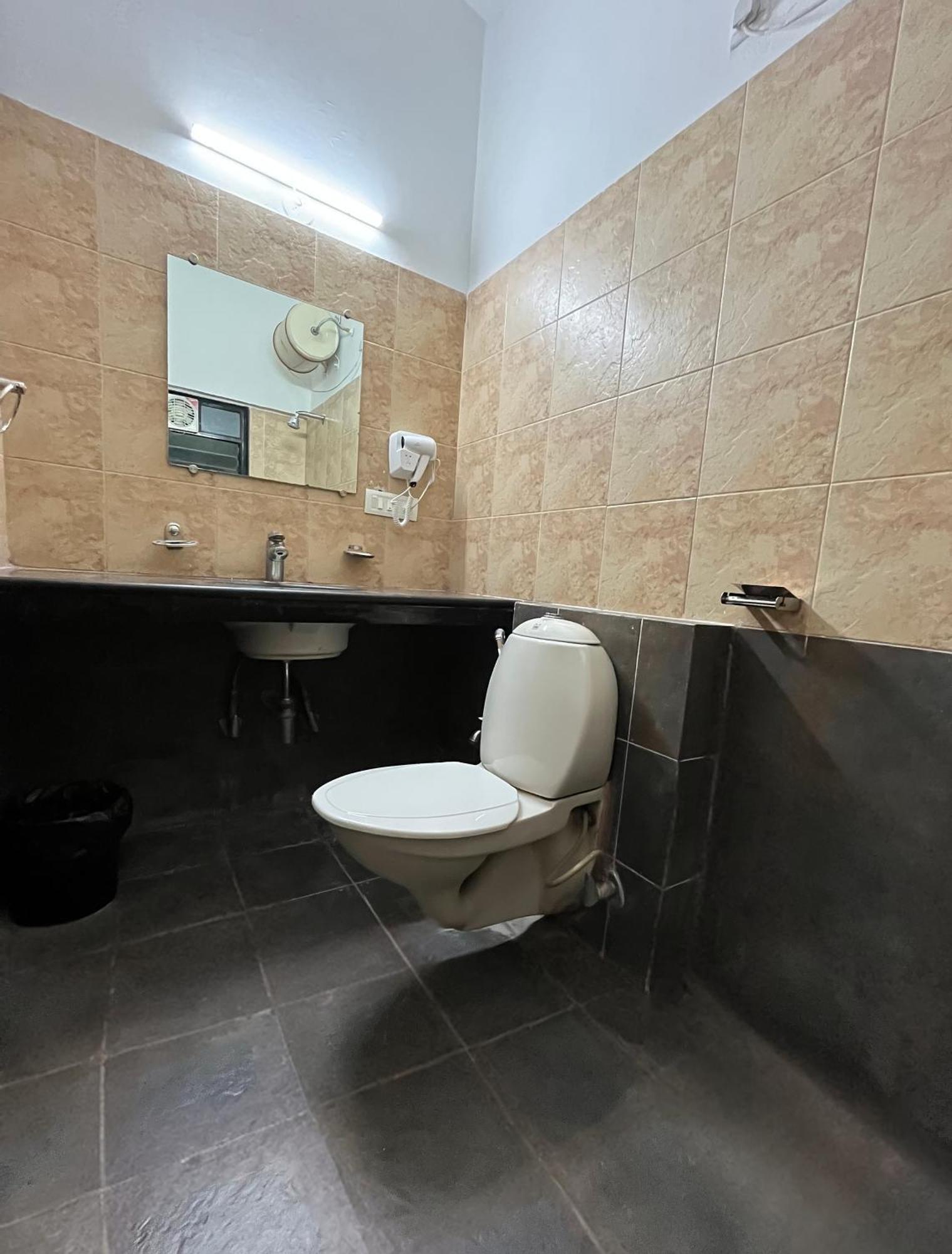 Hoshtel99 - Lux - Stay, Cowork And Cafe - Luxurious Bungalow Poona Buitenkant foto